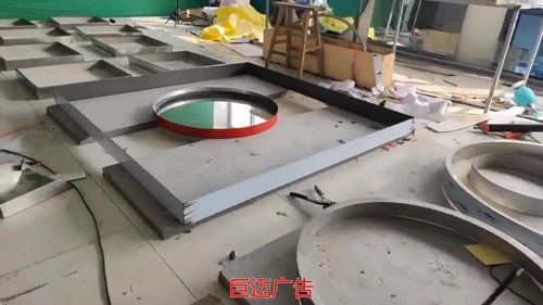 網(wǎng)紅千層鏡霓虹燈制作工藝與巨邁廣告專(zhuān)業(yè)定制方案
